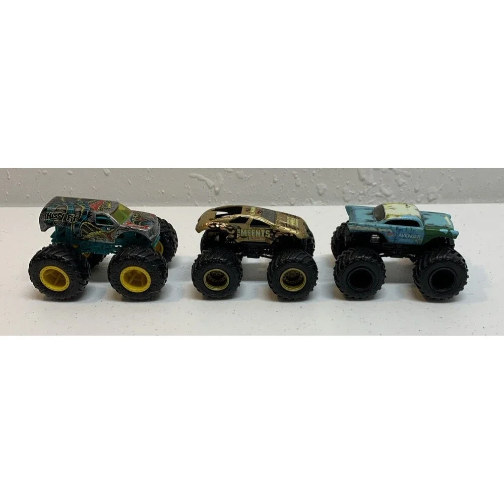 Hot Wheels Mattel 3D Monster Jam Storage Carrying Case With 13 Vehicles